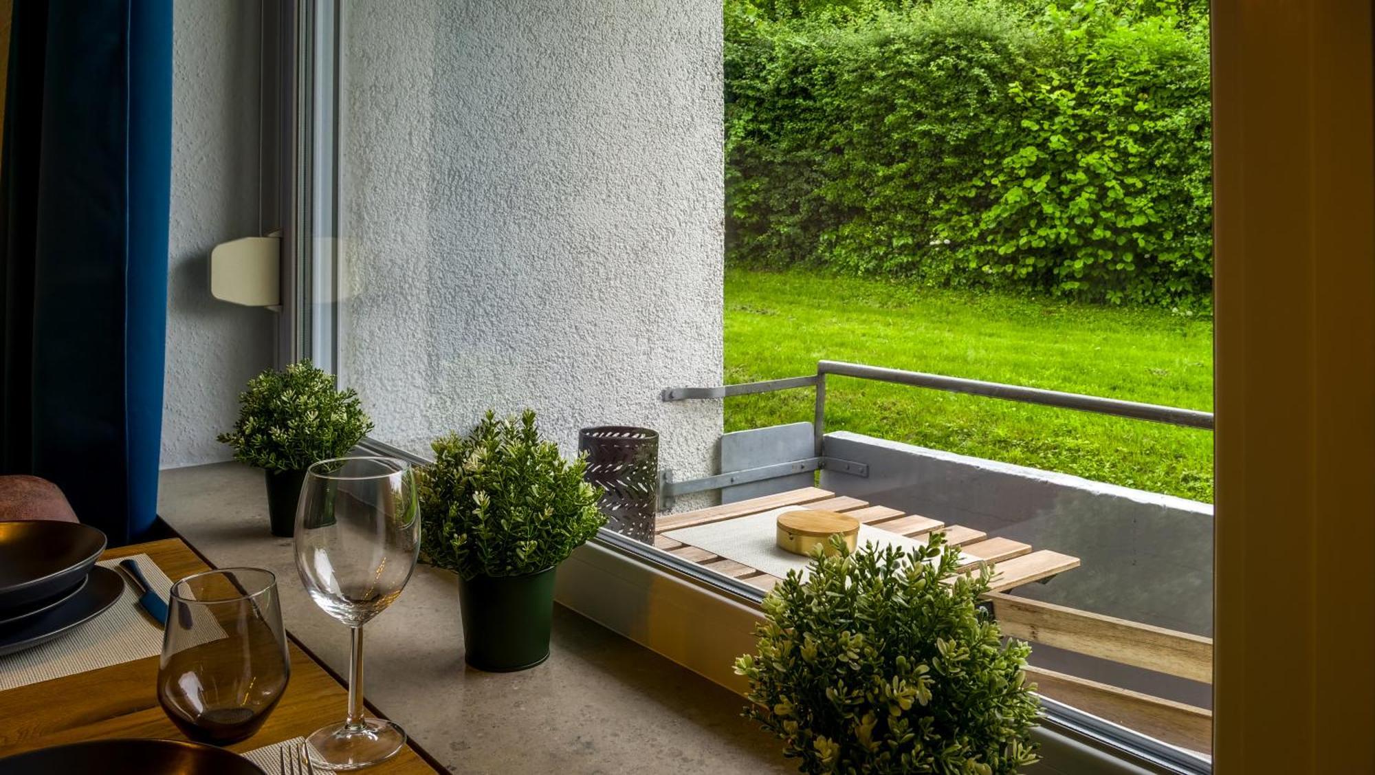 Gross, Modern, Zentrumsnah Mit Parkplatz Und Garten Ulm Exterior photo